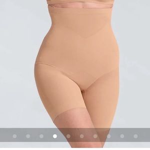 HoneyLove SuperPower Short